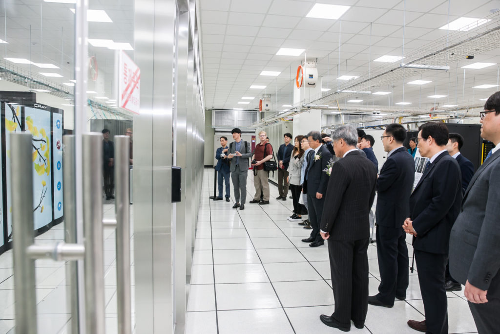Facility tour in IBS Data Center
