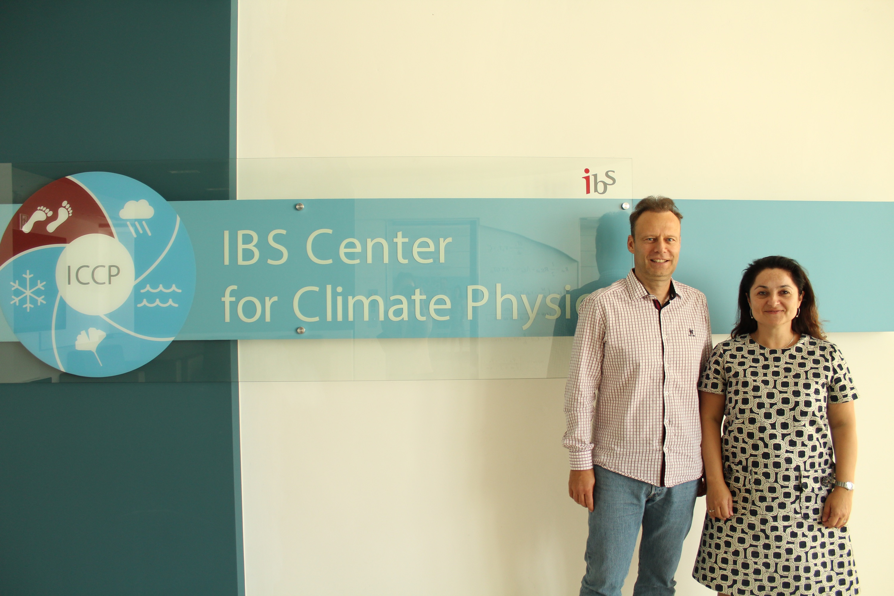 Prof. Jürg Luterbacher and Dr. Elena Xoplaki visited to ICCP